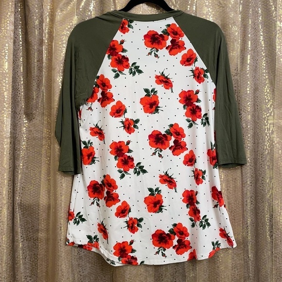 Chris & Carol NWOT olive green and floral super soft and stretchy baseball tee M - Picture 5 of 6